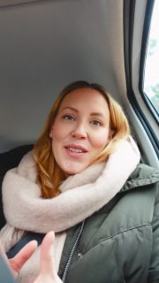 Damit beende ich das Thema auch 💸. Klingt viel? Ist es aber nicht, wenn man sieht, was davon alles abgeht.

Am Ende bleibt oft weniger, als bei vielen Angestellten.
💡 Kreative Arbeit hat ihren Preis und den darf sie auch haben.

#fotografinbremen #hochzeitsfotografin #familienfotografin #newbornfotografie #echtemomente #erinnerungenfürimmer #authentischfotografieren #kirchwalsede #rotenburg #achim #selbstständig #fotobusiness #realität #freelancerlife #wertderarbeit #kreativarbeit