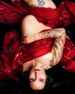 „Nur ein Schwangerschaftsshooting“
… sagte niemand, der je eins bei mir gebucht hat 😌

Marie hat sich für ein exklusives, sehr aufwendiges Shooting entschieden –
mit Konzept, Zeit, Feingefühl und dem kleinen inneren Moment von
„Wow, ich wachse hier gerade einen Menschen.“

Worth it? Absolut. Genau so dürfen diese Bilder entstehen.

Termine für Schwangerschafts- & Newbornshootings können gerne schon gebucht werden. 🫶

#schwangerschaft #schwangerschaftsfotografie #schwangerschaftsshooting #babybauch #babybauchshooting #fotografinbremen #familienfotografin #newbornfotografie #kirchwalsede #rotenburg #verden #achim